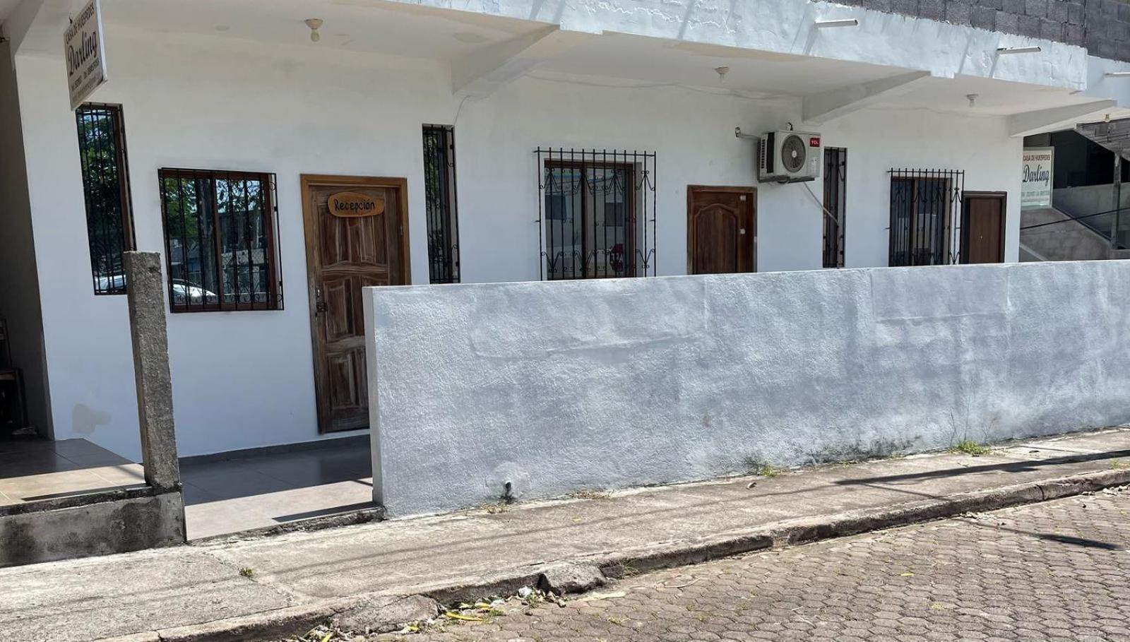 Hotel Casa De Huespedes "Darling" Puerto Baquerizo Moreno Exterior foto